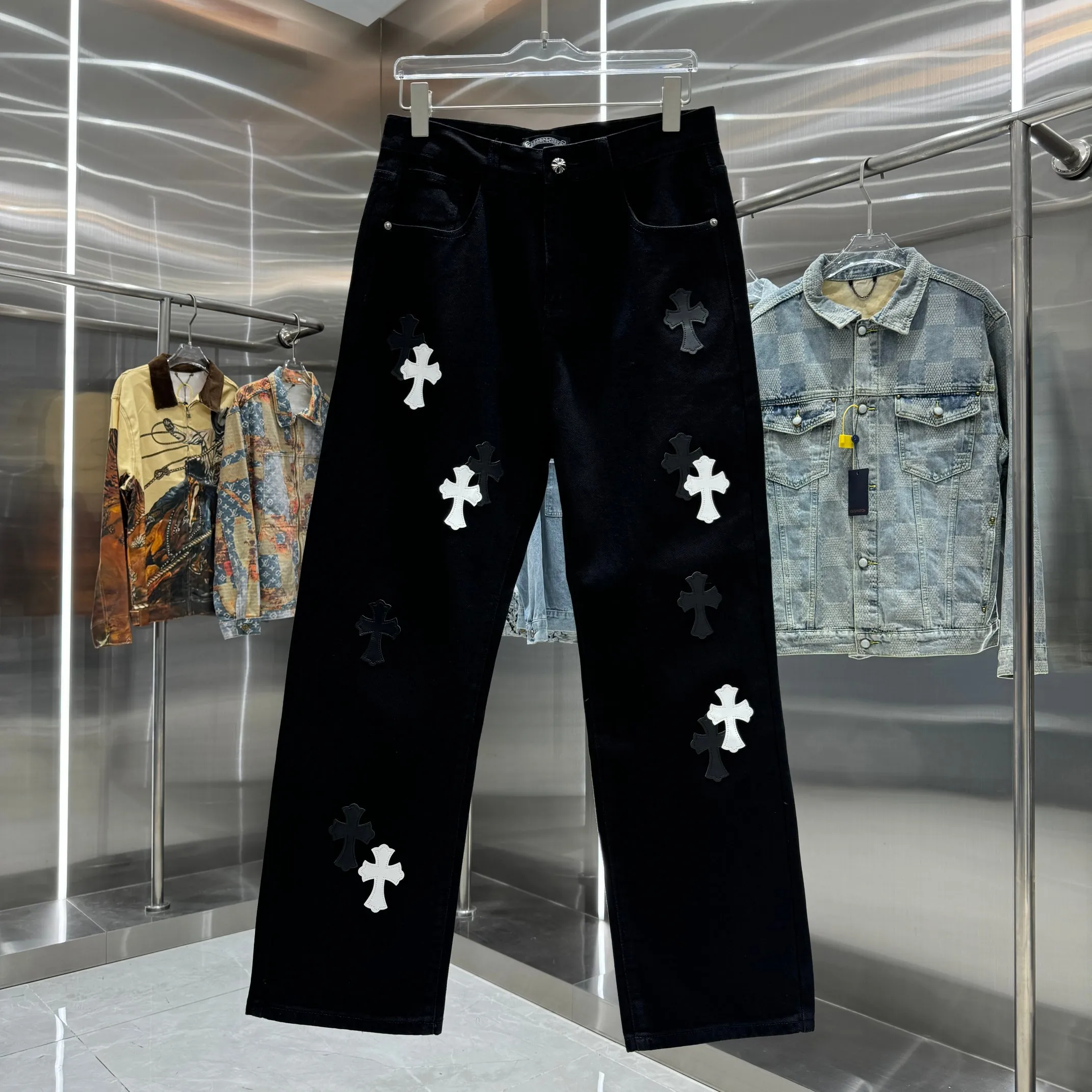 🅿️270 Crow Heart Cross Logo + Printed Logo Jeans 2025 latest product, original goods, washed casual jeans, imported original washed stretch fabric, comfortable and elastic, original hardware accessories decorated with logo, super correct version, extremely high grade, counter quality, fashionable and stylish upper body. The printing uses imported foam printing, customized buttons, YKK zippers. The complete set of accessories is customized by molding. Color: Black Size: S-XXL 28 30 32 34 36 code